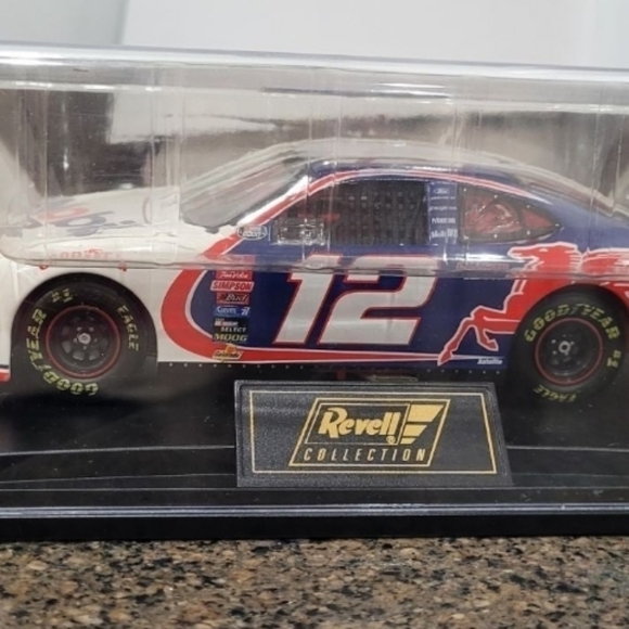 Revell Collection 1:24 Scale Jeremy Mayfield - Picture 7 of 9